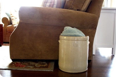 crock with blankets