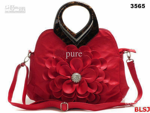 Girls latest fashion handbag designs for girls and women in 2014.