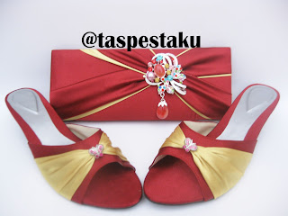 Sepaket Tas Pesta dan Sepatu Warna Merah Maroon Pita Emas Gold Cantik