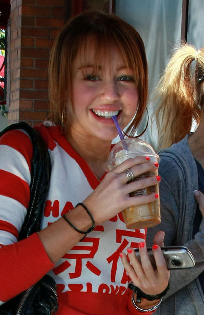 miley cyrus hair 2010. miley cyrus hair straight