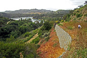 Just up a 100 yards from the house is the Hollywood Reservoir with hiking . (hollywood reservoir walk)