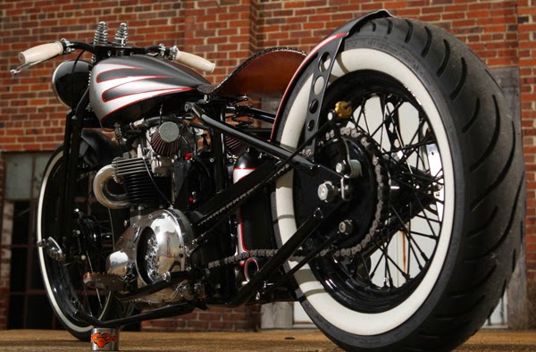 Triumph Bobber - Grease n Gas