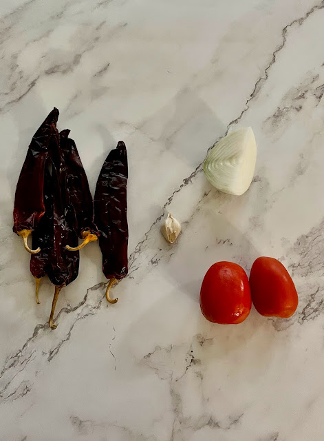 Guajillo Salsa Recipe, guajillo and tomatoes salsa, homemade salsas, salsa recipes, chilaquiles recipes, sauce for chilaquiles, vegan chilaquiles, vegan recipes, cascabel chili recipes, guajillo chili peppers recipes, the cookie couture recipes