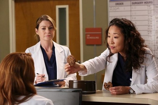 sandra oh & ellen pompeo in grey's anatomy