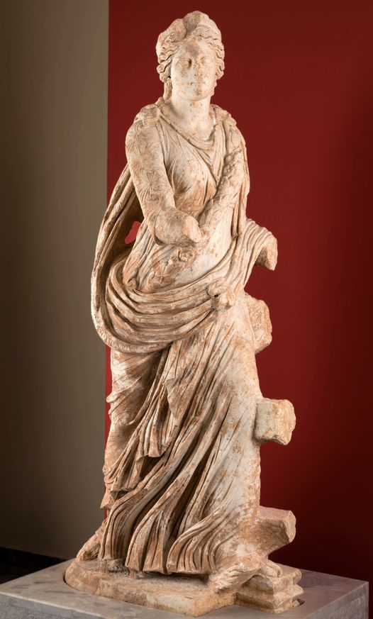 Μαρμάρινο άγαλμα της  Ίσιδος Πελαγίας, προστάτιδας των ναυτικών