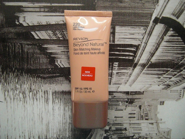 Revlon Beyond Natural podkład który dopasowuje się do koloru skóry