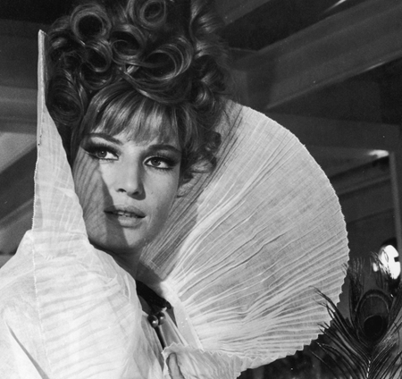 Monica Vitti nel film Modesty Blaise, la bellissima che uccide di Joseph Losey, nel 1966.