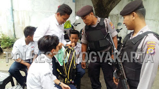 Pemeriksaan Pelajar Nongkrong Bubaran Sekolah, Negatif Sajam Maupun Miras