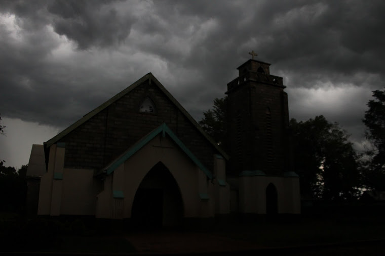 Die Kirche kurz vor dem Regen