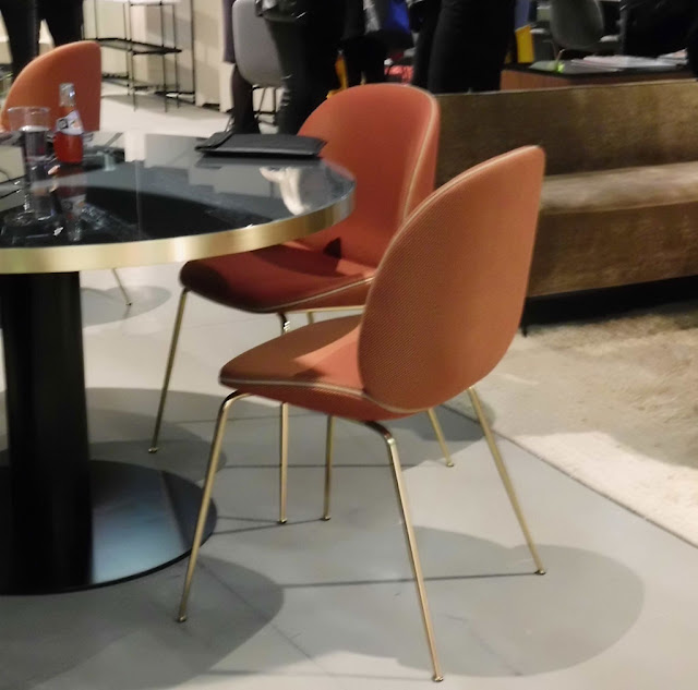 Neues Design, Möbel und Leuchten zum Einrichten und Wohnen auf der Kölner Möbelmesse imm cologne 2016 – große Auswahl an Tisch, Stuhl, Sofa, Garderobe, Bett und Bad