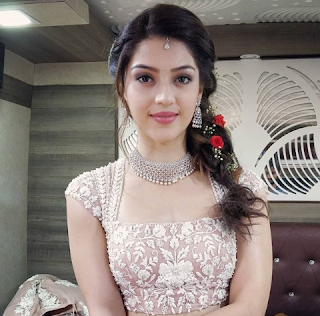 Mehreen Pirzada with Cute and Lovely Smile 1