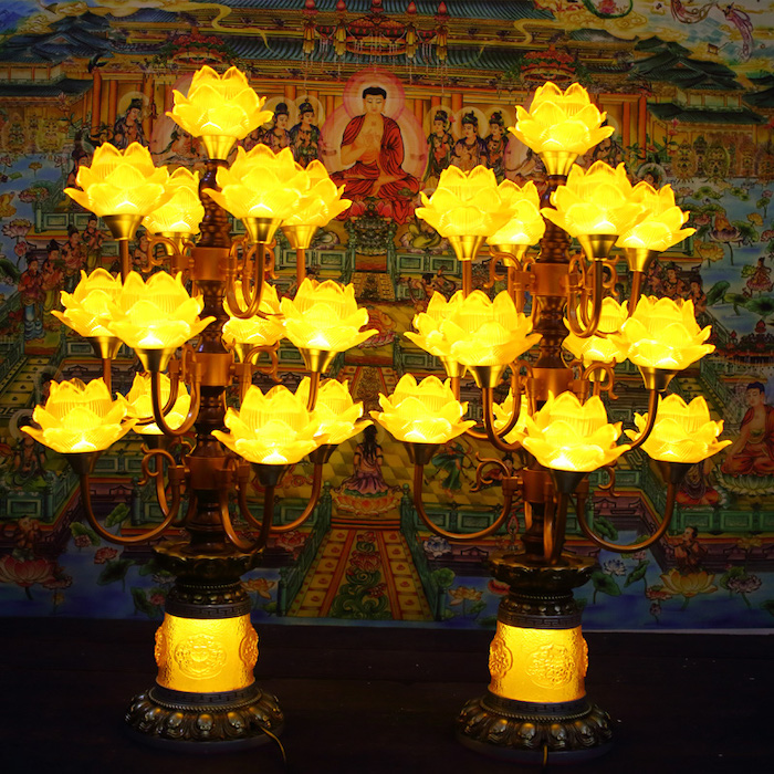 Đèn bàn thờ nên để màu gì? 2 loại đèn bàn thờ thịnh hành