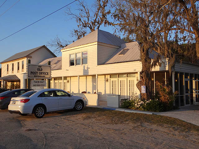 Edisto Island: Old Post Office Restaurant