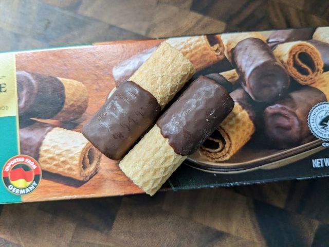 humane Thicken cirkulation Review: Aldi - Deutsche Kuche Dark Chocolate Wafer Rolls | Brand Eating