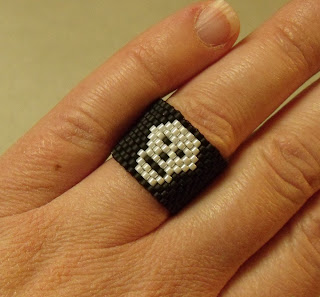 Skull ring made from seed beads
