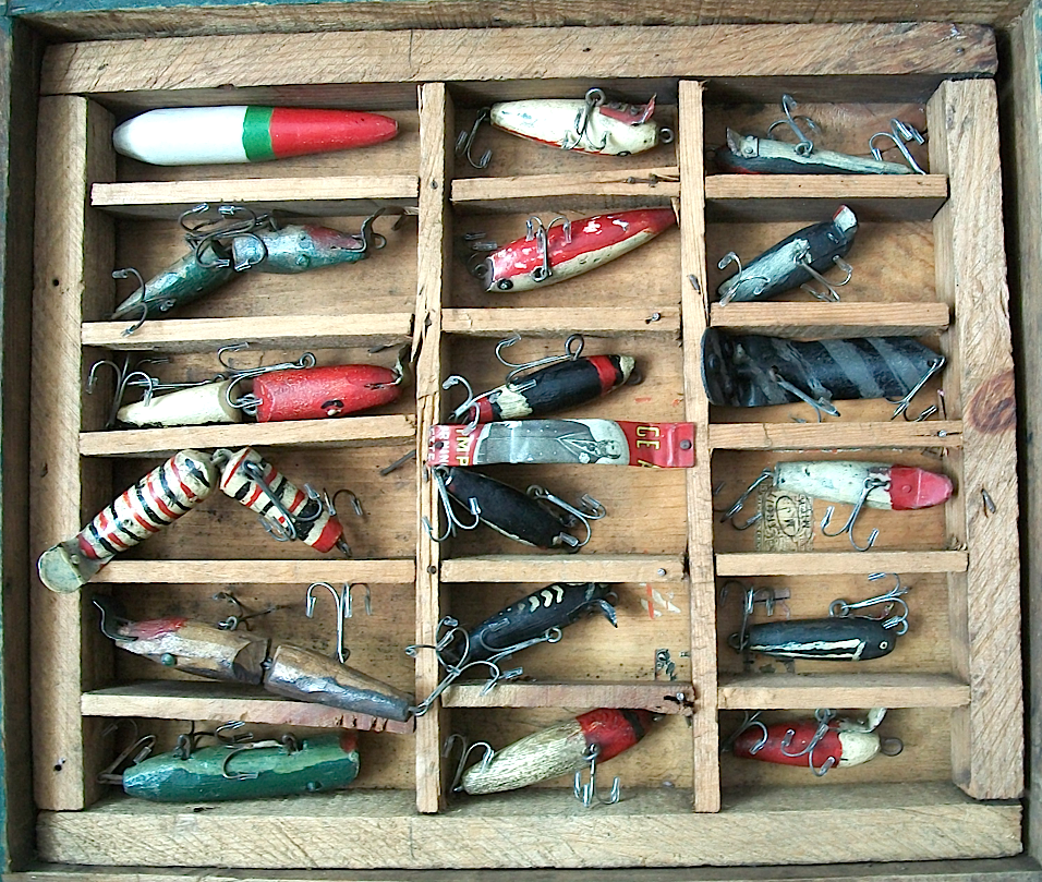 Dull Tool Dim Bulb: Vintage Handmade Folk Art Fishing Tackle Box with  Handpainted Lures