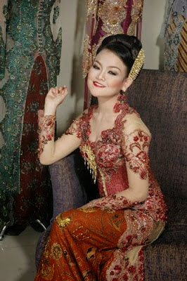 45 Model  Kebaya  Modern  Terbaru untuk  lamaran Elegan 2021 