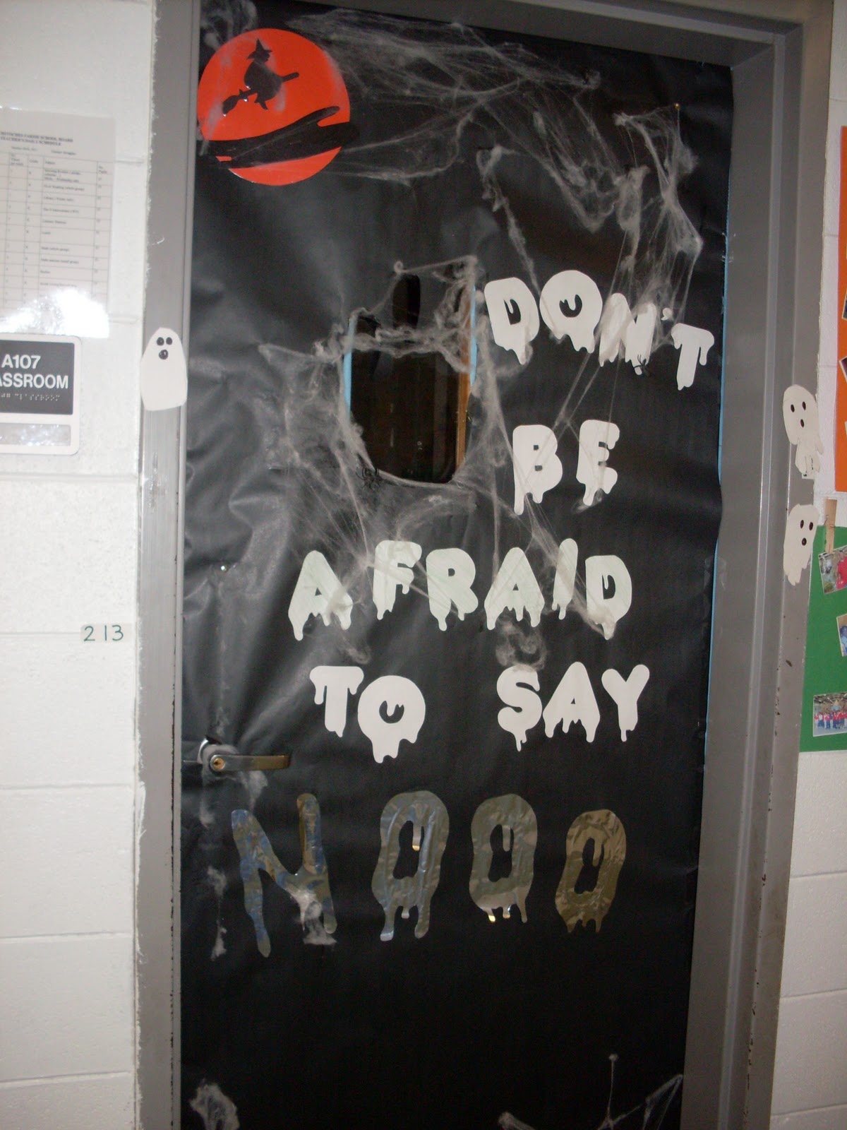 wannabe vintage: classroom door contest