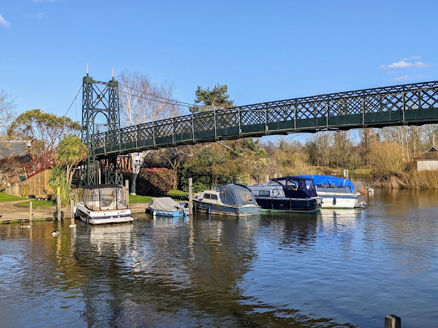 Bridge across the Thames in Thames Ditton