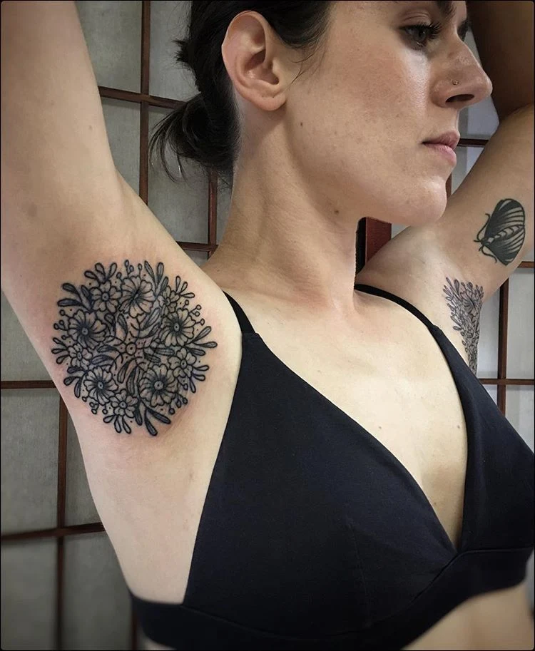 Tatuajes en las axilas para mujeres