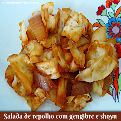 Salada de repolho com gengibre e shoyu