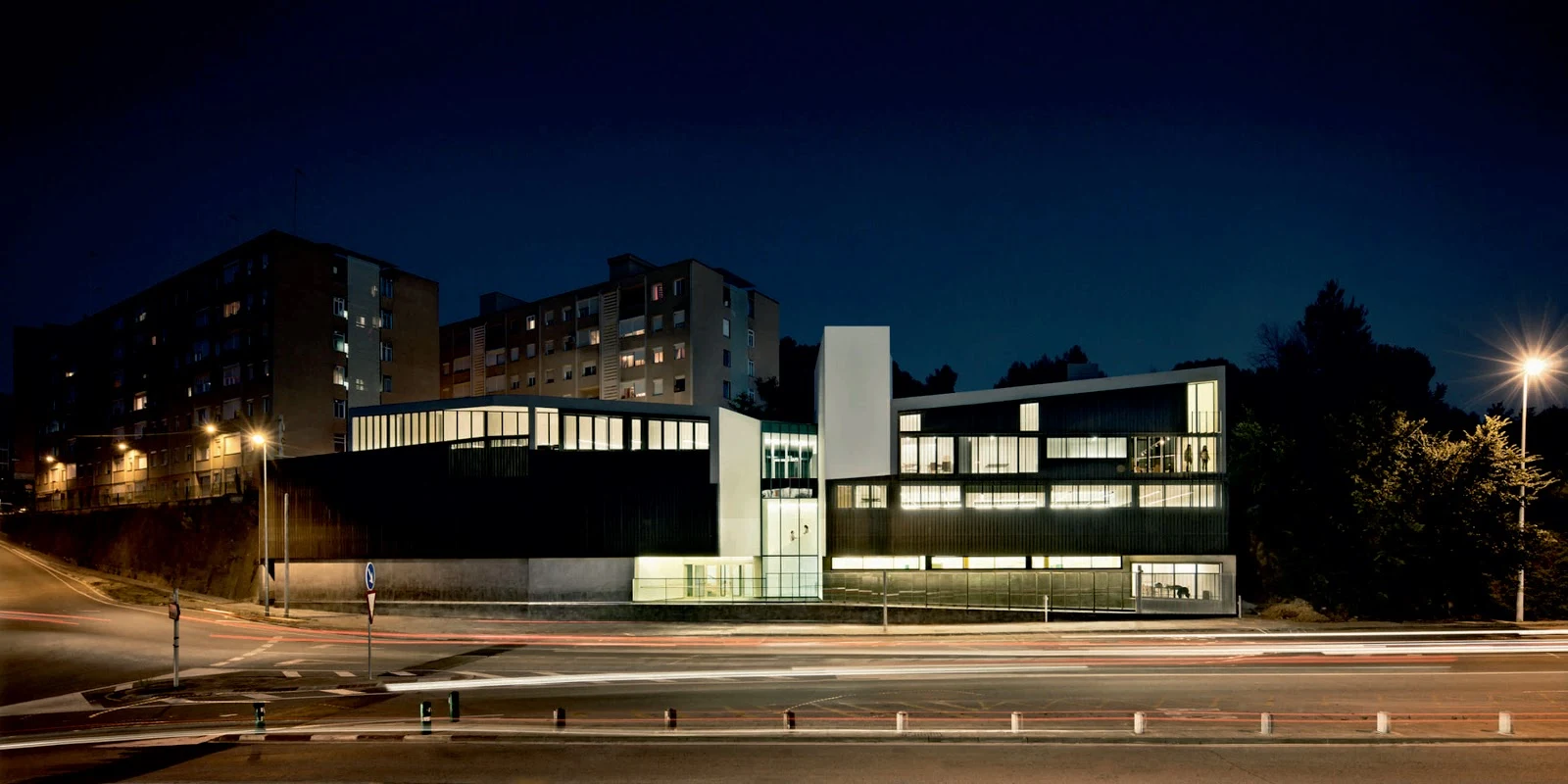 Carrer de l&#39;Atletisme, 12-18, 08191 Rubí, Barcellona, Spagna: El Pinar Community Center by RoldÁN + BerenguÉ