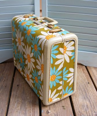 Craft Ideas Vintage Suitcase on Craft Tutorials Galore At Crafter Holic   Vintage Suitcase Revamp