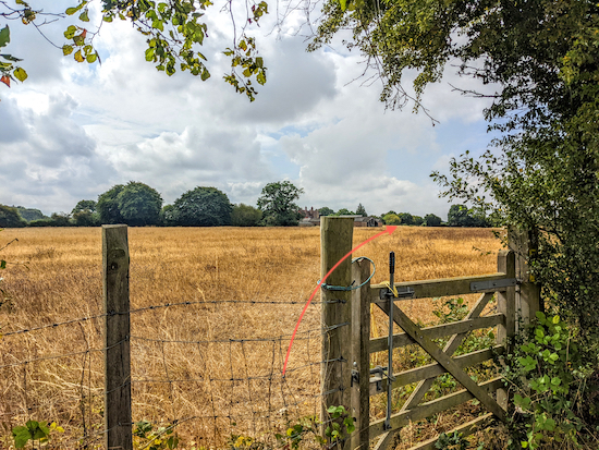 Go through the gate then turn right on Knebworth footpath 25