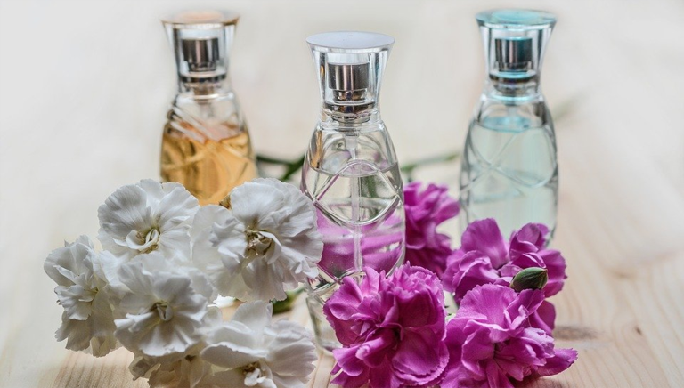 Bolehkah Wanita Memakai Parfum?