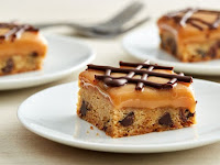 Salted Caramel Chocolate Chip Cookie Bars