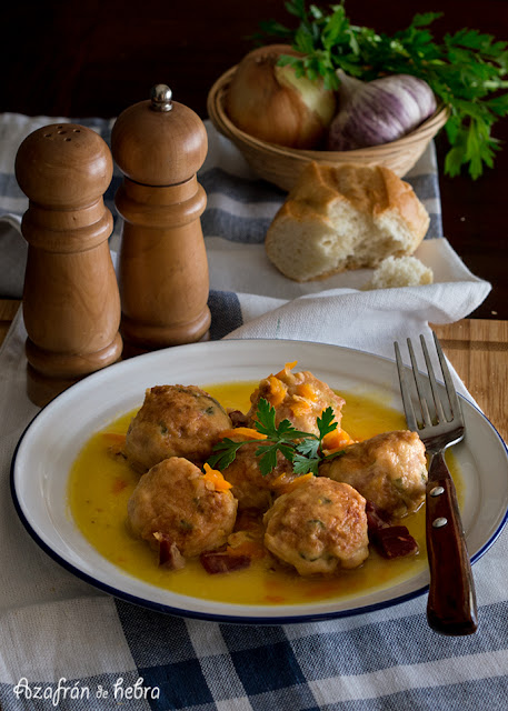 Albóndigas de pollo y pavo en salsa