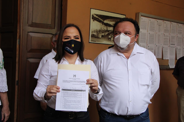Tras amenaza de expulsión Lila Frías se registra para la alcaldía de Progreso. Antonio Sánchez