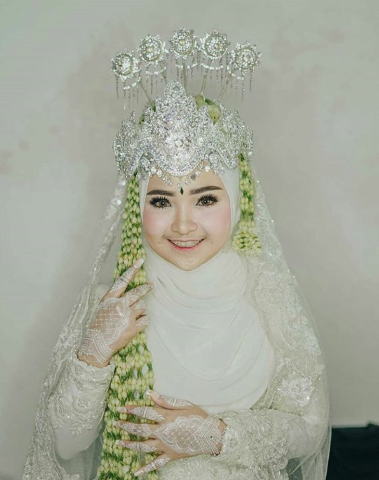   23 Model  Hijab  Pengantin  untuk Wajah Bulat yang Modern 