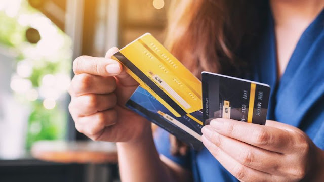 Thẻ trả trước là loại thẻ mà bạn cần phải nạp tiền trước khi sử dụng.