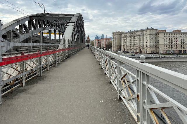 Андреевский мост, Москва-река