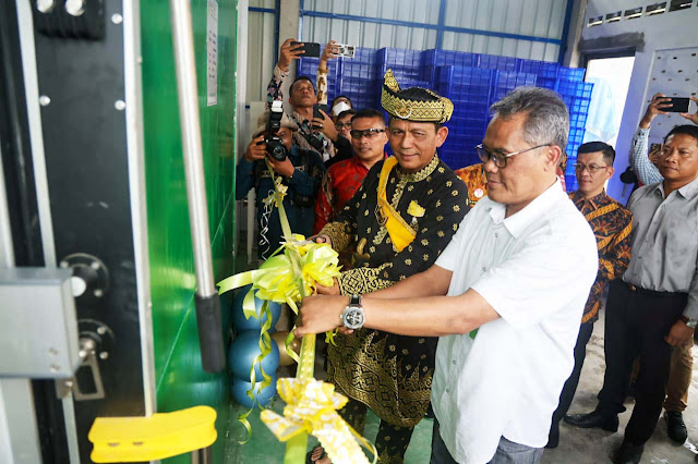 Gubernur Ansar Resmikan Cold Storage Cabai dan Serahkan Bantuan Pertanian kepada Kelompok Tani