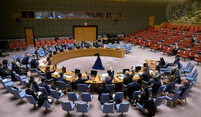 The Security Council extends the arms embargo imposed on Somalia