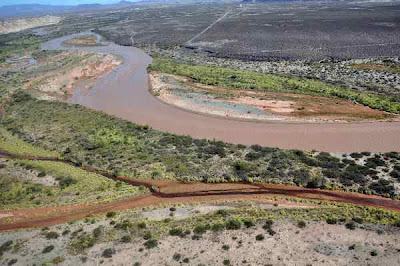 Derrame de Petróleo en Rincón de los Sauces.-