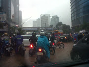 VIDEO YOUTUBE BANJIR JAKARTA 17 JANUARI 2013 Kumpulan Foto Hujan Banjir .