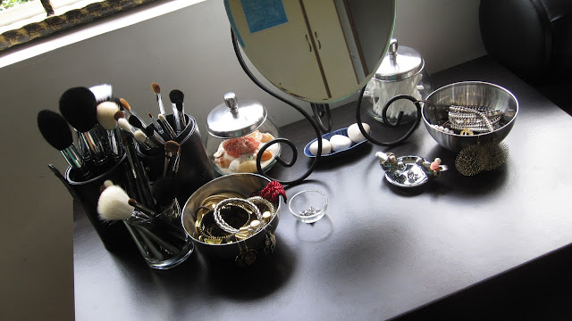 Organisation Tips: How To Store Your Most Worn Jewellery, Q-Tips & Makeup Brushes