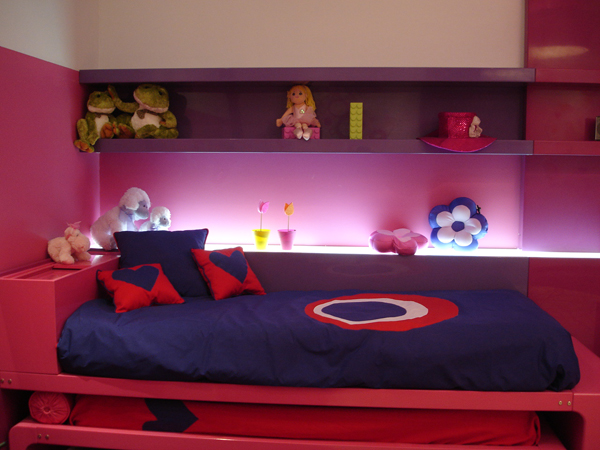 DORMITORIO PARA CHICAS EN FUCSIA Y MORADO