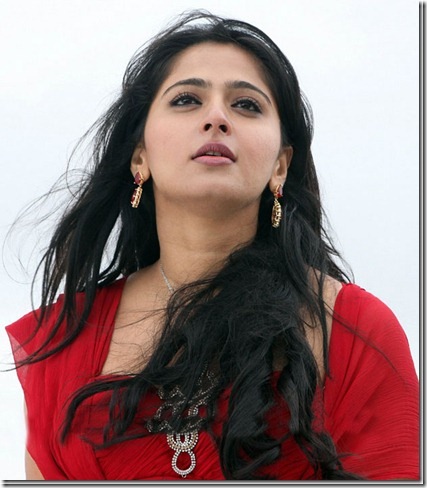 anushka_latest_cute_pic_thumb[1]