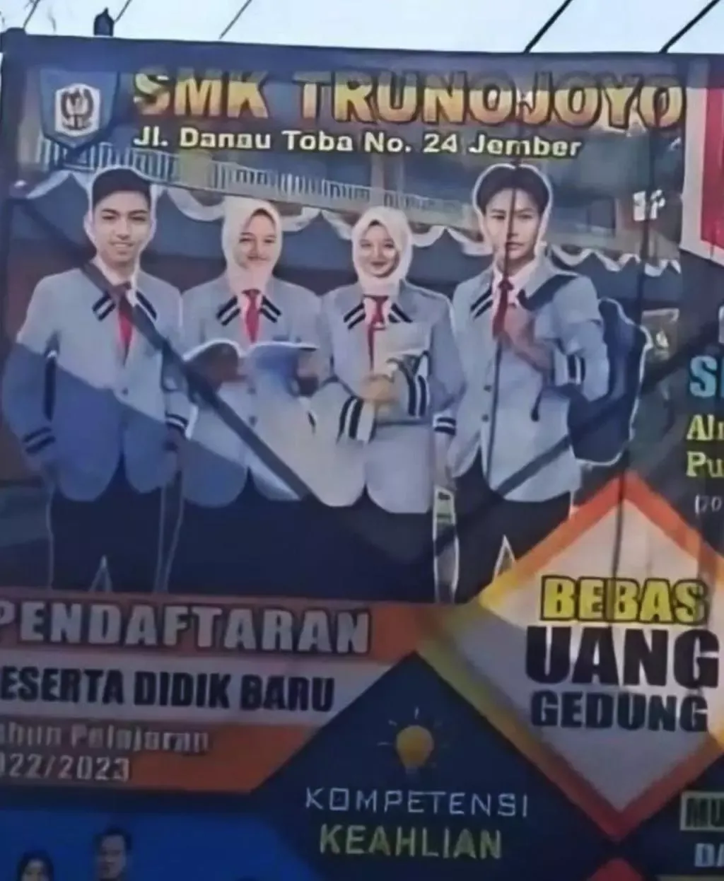 Escola na Indonésia Tem Uniforme Identido ao de Boku no Hero Academia
