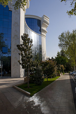 Ташкент. Зеркало. Офис "Хюндай". Tashkent. Mirror. Office Hyundai.