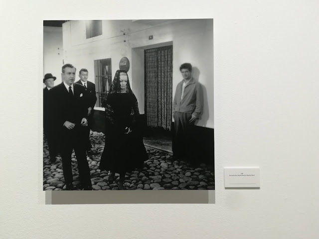 Brigitte Bardot vestida de mantilla junto a Fernando Rey