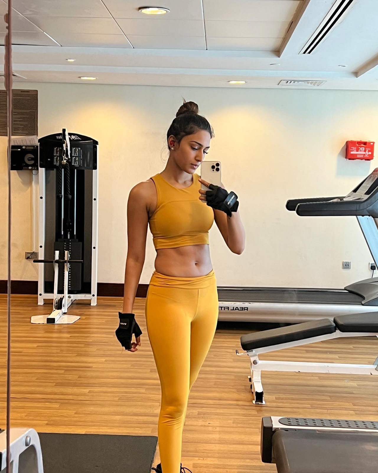 Erica Fernandes abs fit sexy body workout outfit