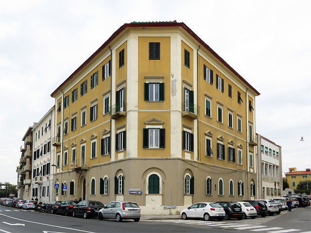 A building at the corner of Viale Italia with Via Forte dei Cavalleggeri, Livorno