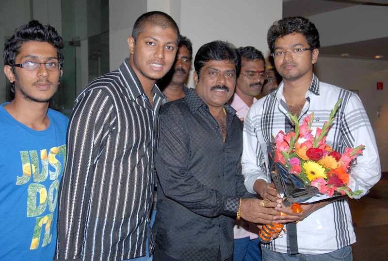 Vijay Promote Velayudham  In Bangalore Stills Photos film pics