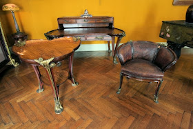 Louis Majorelle a créé ce bureau et ce fauteuil aux nénuphars pour l'Exposition Universelle de 1900.