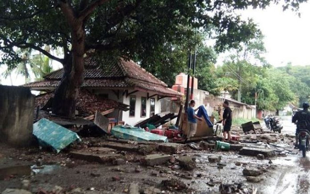 Kemensos Terjunkan Tagana ke Banten & Lampung Pasca-Tsunami